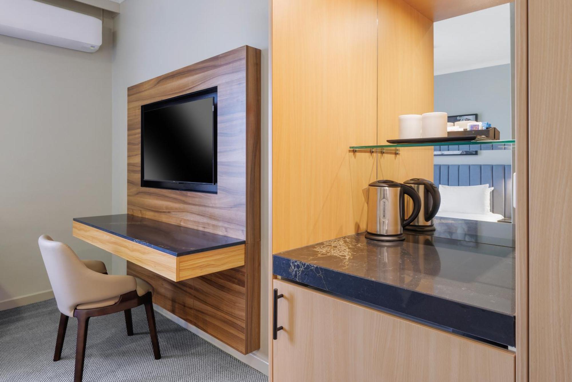 Best Western Plus Travel Inn — Photos 2